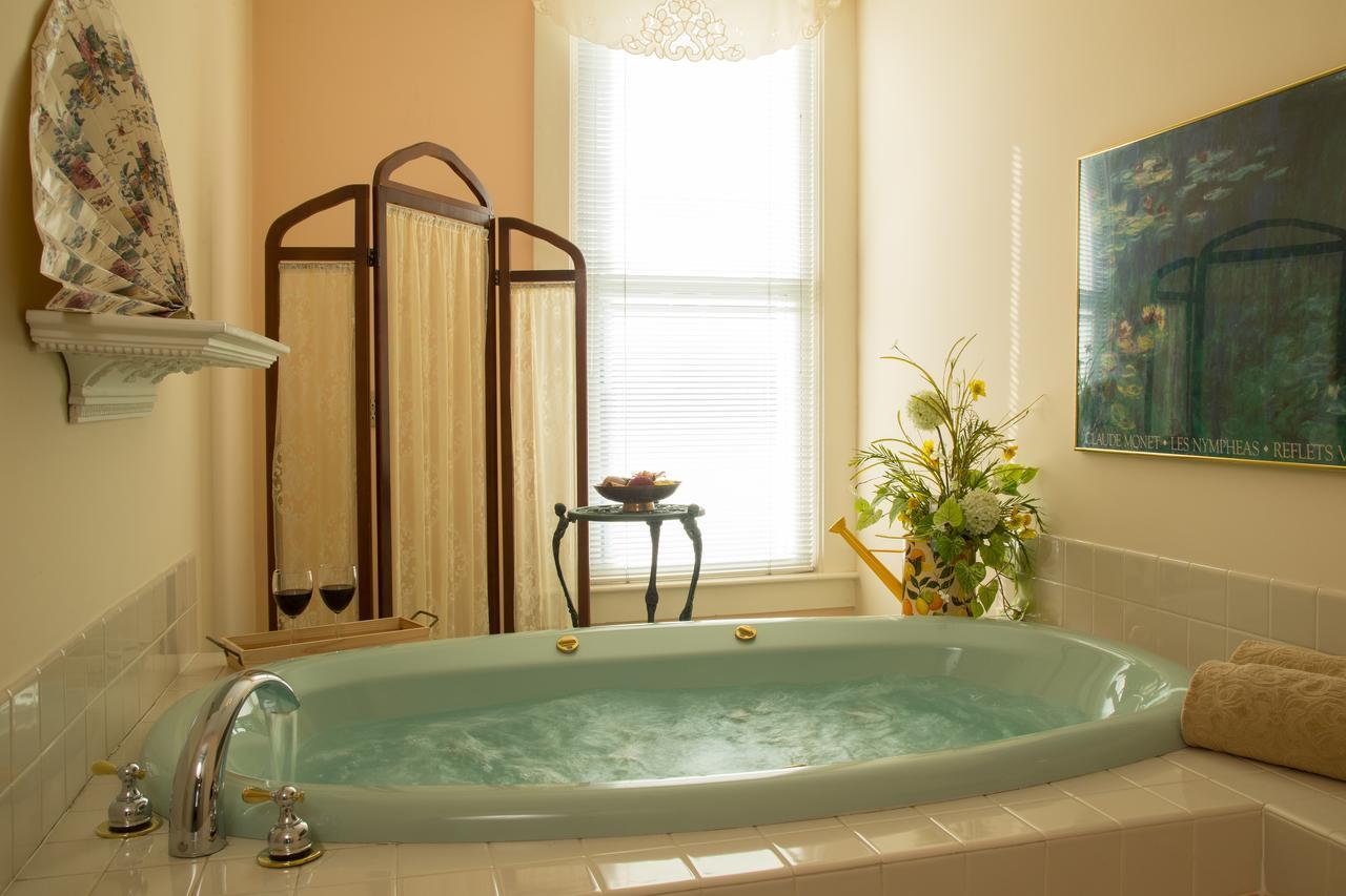 Astor House Bed & Breakfast Green Bay Dış mekan fotoğraf